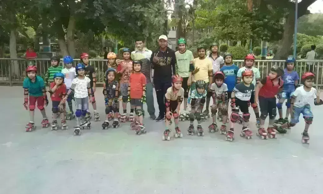 समर कैंप में पूरे जोश और उत्साह के साथ बच्चे सीख रहे स्केटिंग