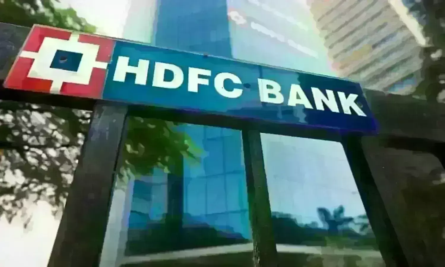 महंगे हुए बैंक लोन, अब HDFC ने बढ़ाई ब्याज दर, जानिए आपकी EMI पर क्या पड़ेगा असर