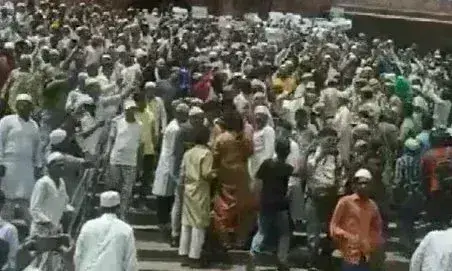 जुमे की नमाज के बाद जामा मस्जिद के बाहर प्रदर्शन, नुपुर शर्मा  की गिरफ्तारी की मांग