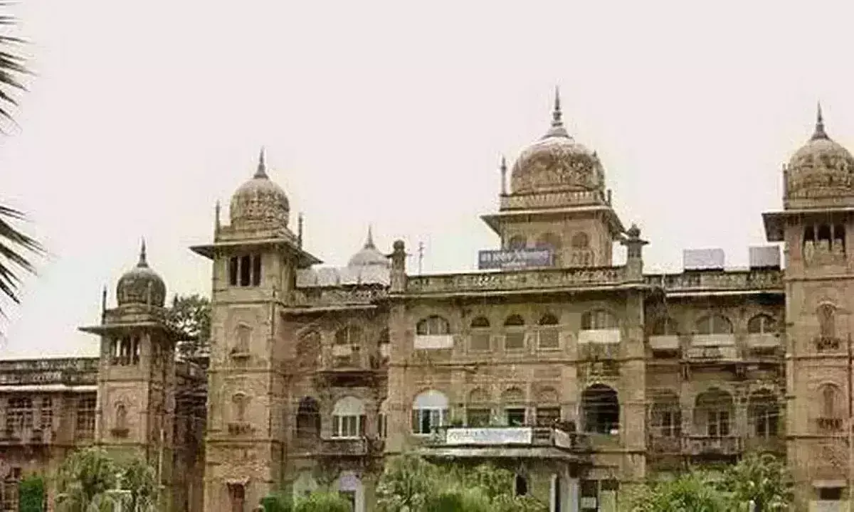 अधिकारियों की खींचतान के बीच बिगड़ी जयारोग्य की व्यवस्था, दवा के लिए भटक रहे मरीज अधिकारियों की खींचतान के बीच बिगड़ी जयारोग्य की व्यवस्था, दवा के लिए भटक रहे मरीज