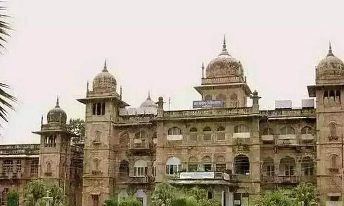 अधिकारियों की खींचतान के बीच बिगड़ी जयारोग्य की व्यवस्था, दवा के लिए भटक रहे मरीज अधिकारियों की खींचतान के बीच बिगड़ी जयारोग्य की व्यवस्था, दवा के लिए भटक रहे मरीज