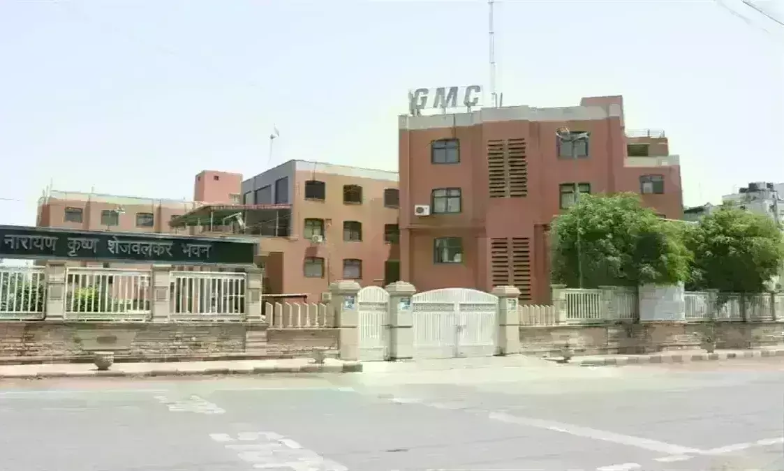 गार्बेज फ्री टीम ने बस स्टैंड के आसपास किया निरीक्षण, पूछा-  कचरा वाहन कितने बजे आता है