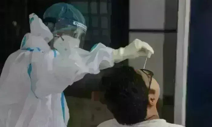 देश में लगातार तीसरे दिन 8 हजार से अधिक कोरोना मरीज, 10 संक्रमितों की मौत