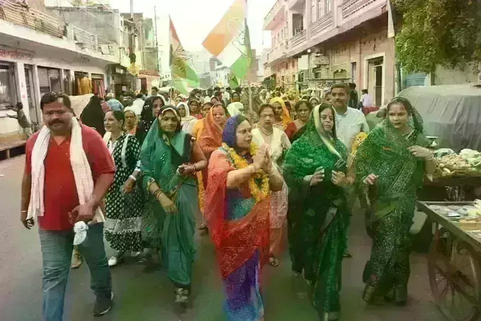 महापौर प्रत्याशी शोभा सिकरवार ने शुरू किया जनसंपर्क, वार्ड 56 एवं 59 में की मुलाकात महापौर प्रत्याशी शोभा सिकरवार ने शुरू किया जनसंपर्क, वार्ड 56 एवं 59 में की मुलाकात