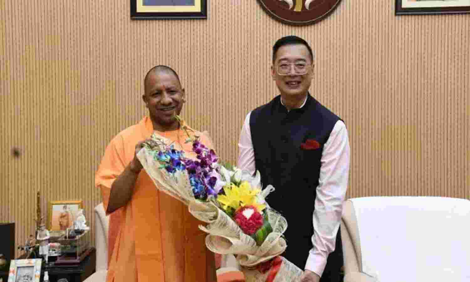 मुख्यमंत्री आदित्यनाथ से मिले सिंगापुर के उच्चायुक्त, मिलकर आगे बढ़ने की हुई बात