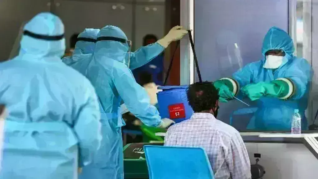 24 घंटे बाद फिर बढ़ी नए मरीजों की संख्या, एक दिन में 8,882 नए मरीज, 15 की मौत