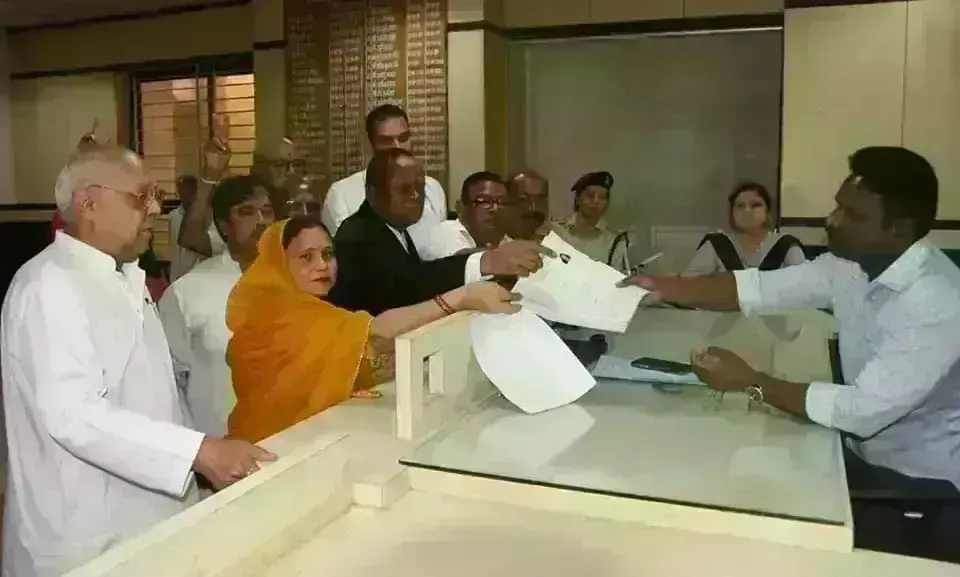 ग्वालियर से कांग्रेस प्रत्याशी शोभा सिकरवार ने भरा नामांकन, कहा - शहर का विकास प्राथमिकता