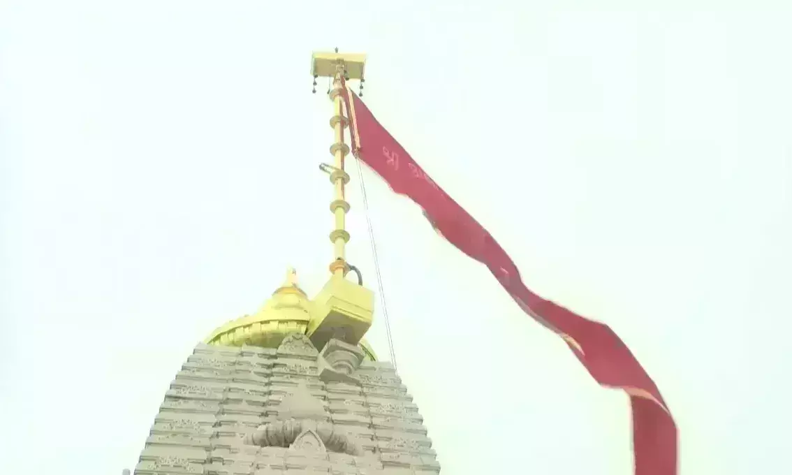 पावगढ़ कलिका मंदिर में प्रधानमंत्री ने की पूजा, 500 साल बाद फहराई गई ध्वजा