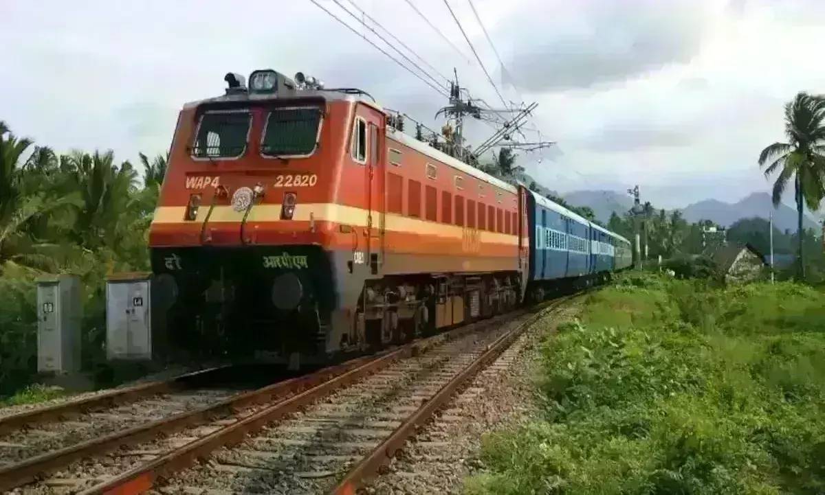 आज यात्रा करने वालों की योजना पर फिरा पानी, 597 ट्रेनें प्रभावित, 80 से अधिक रद्द