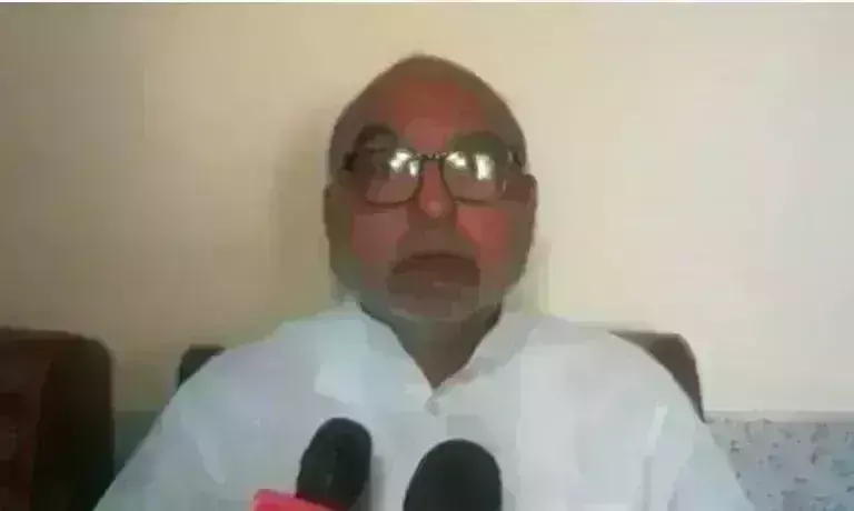 चुनाव के बीच में ग्वालियर कांग्रेस में पड़ी फूट, जिलाध्यक्ष देवेंद्र शर्मा ने दिया इस्तीफा चुनाव के बीच में ग्वालियर कांग्रेस में पड़ी फूट, जिलाध्यक्ष देवेंद्र शर्मा ने दिया इस्तीफा