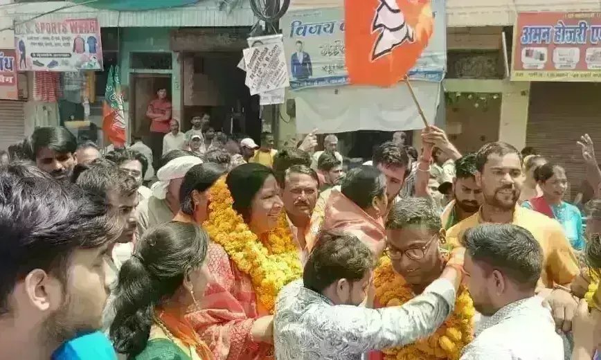 महापौर प्रत्याशी सुमन शर्मा ने किया जनसंपर्क, कहा- हर मतदाता मेरे परिवार का सदस्य