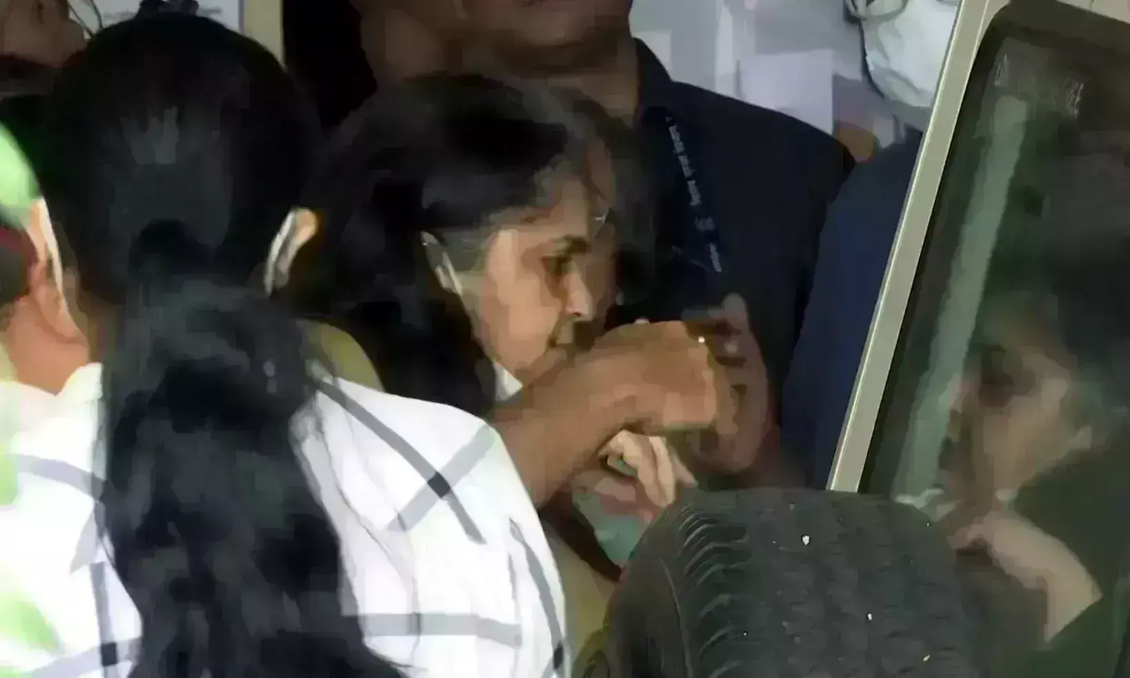 एटीएस ने तीस्ता सीतलवाड़ को हिरासत में लिया, गुजरात दंगा केस में साजिश रचने का आरोप एटीएस ने तीस्ता सीतलवाड़ को हिरासत में लिया, गुजरात दंगा केस में साजिश रचने का आरोप