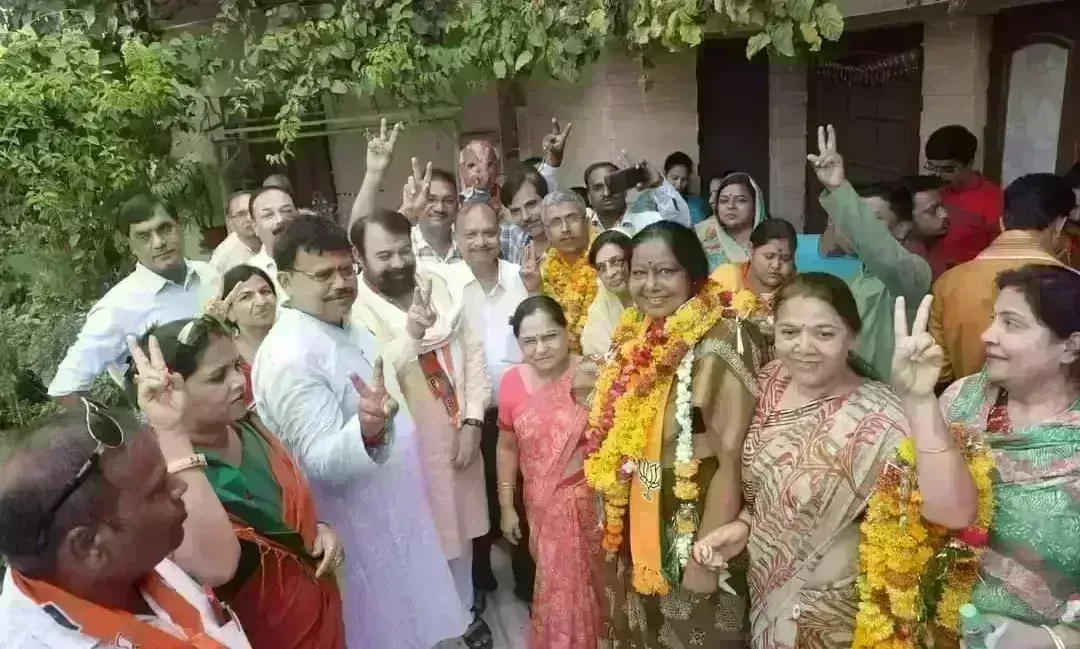 महापौर प्रत्याशी सुमन शर्मा के जनसम्पर्क में उमड़ा जनसैलाब