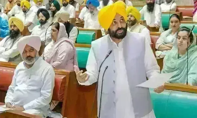 पंजाब विधानसभा में अवैध खनन के मुद्दे पर हंगामा, मंत्री नहीं दे सके सवालों का जवाब पंजाब विधानसभा में अवैध खनन के मुद्दे पर हंगामा, मंत्री नहीं दे सके सवालों का जवाब