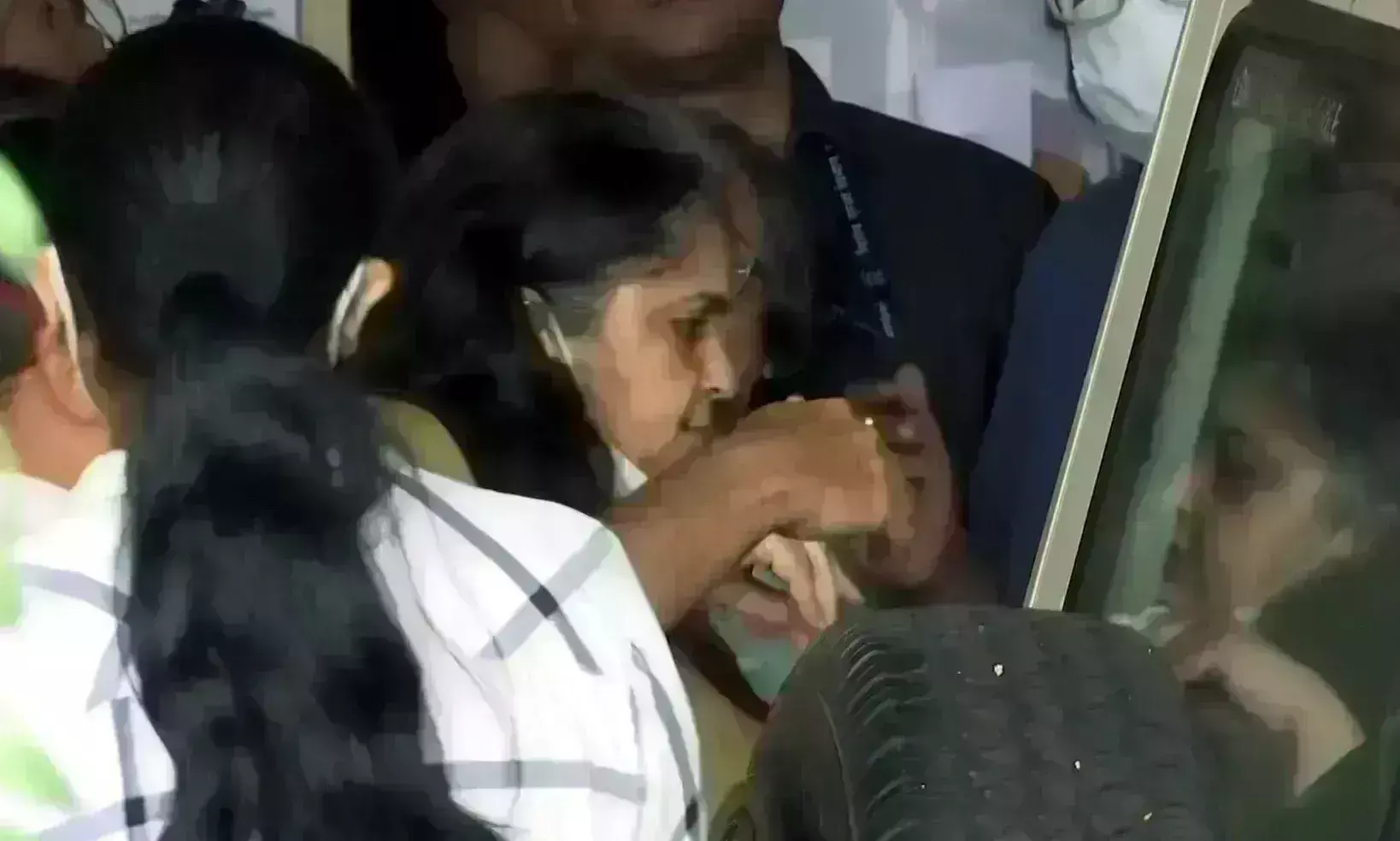 एटीएस ने तीस्ता सीतलवाड़ को हिरासत में लिया, गुजरात दंगा केस में साजिश रचने का आरोप एटीएस ने तीस्ता सीतलवाड़ को हिरासत में लिया, गुजरात दंगा केस में साजिश रचने का आरोप