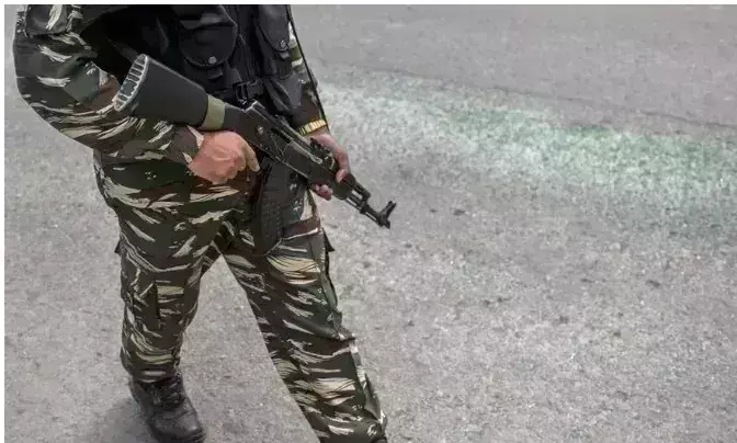 सेना के जवान ने सोते हुए साथियों को गोली मारी, हैरान करने वाला कारण आया सामने सेना के जवान ने सोते हुए साथियों को गोली मारी, हैरान करने वाला कारण आया सामने