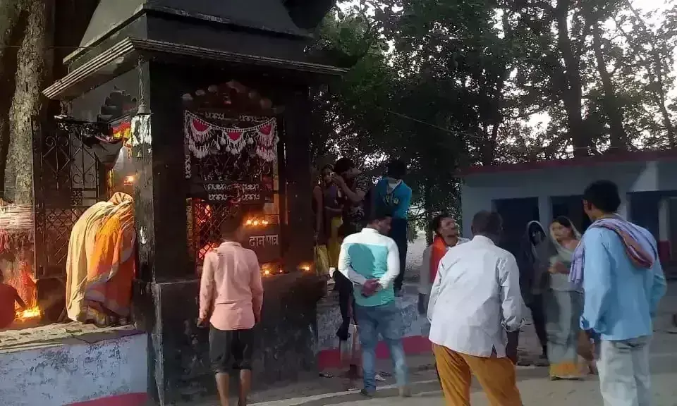 शनिदेव मन्दिर में दीपक जलाने से पूर्ण होती है हर मनोकामना
