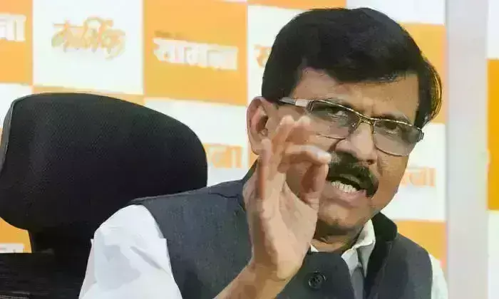 भूमि घोटाले में ईडी ने संजय राउत को भेजा दूसरा समन, 1 जुलाई को बुलाया भूमि घोटाले में ईडी ने संजय राउत को भेजा दूसरा समन, 1 जुलाई को बुलाया