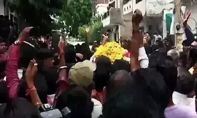 कन्हैयालाल के अंतिम संस्कार में उमड़ी भीड़, गहलोत के मंत्री बोले- ऐसे अपराधियों को ठोक देना चाहिए