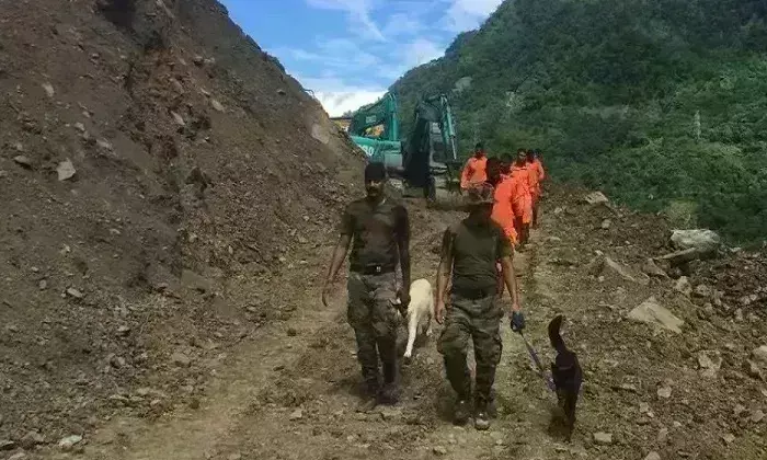 मणिपुर में भूस्खलन के बाद रेस्क्यू जारी, मृतकों की संख्या 17 हुई, 50 लोग अबतक लापता