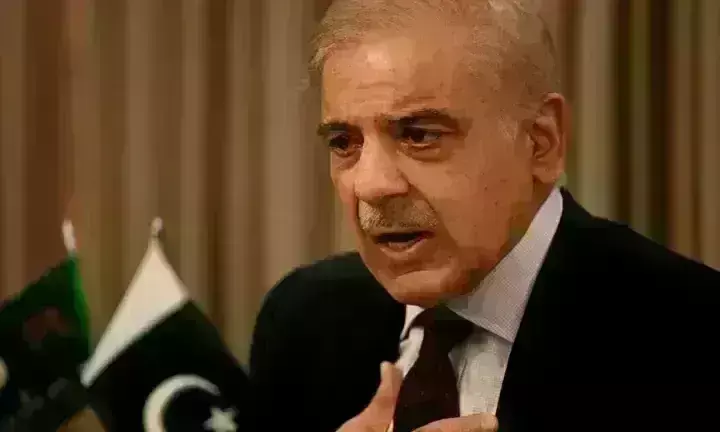 अंधेरे में डूबने की कगार पर पाकिस्तान, कभी भी बंद हो सकती है मोबाइल-इंटरनेट सेवा