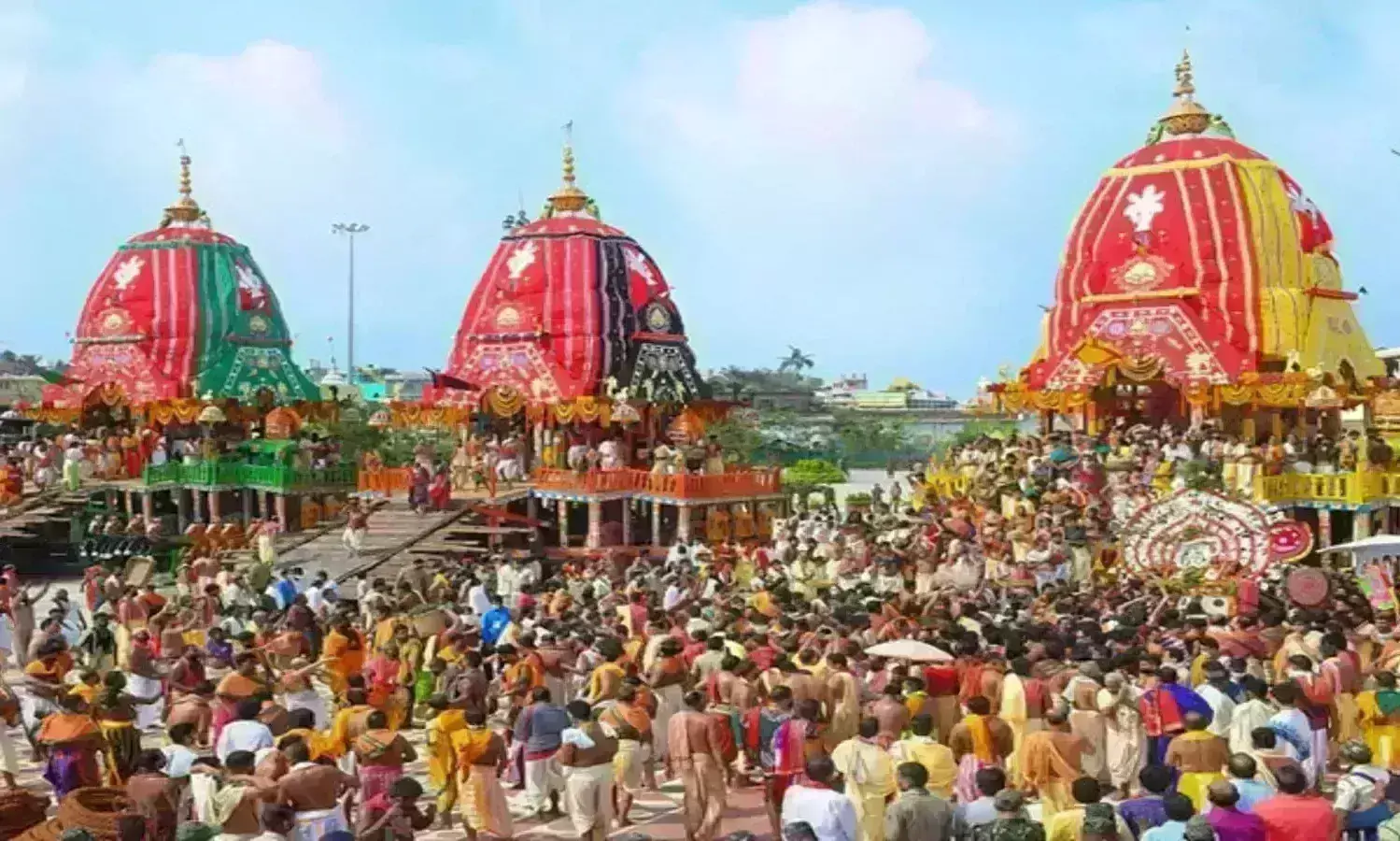 पुरी में शुरू हुई भगवान जगन्नाथ की रथयात्रा, दो साल बाद भक्त और भगवान का मिलन