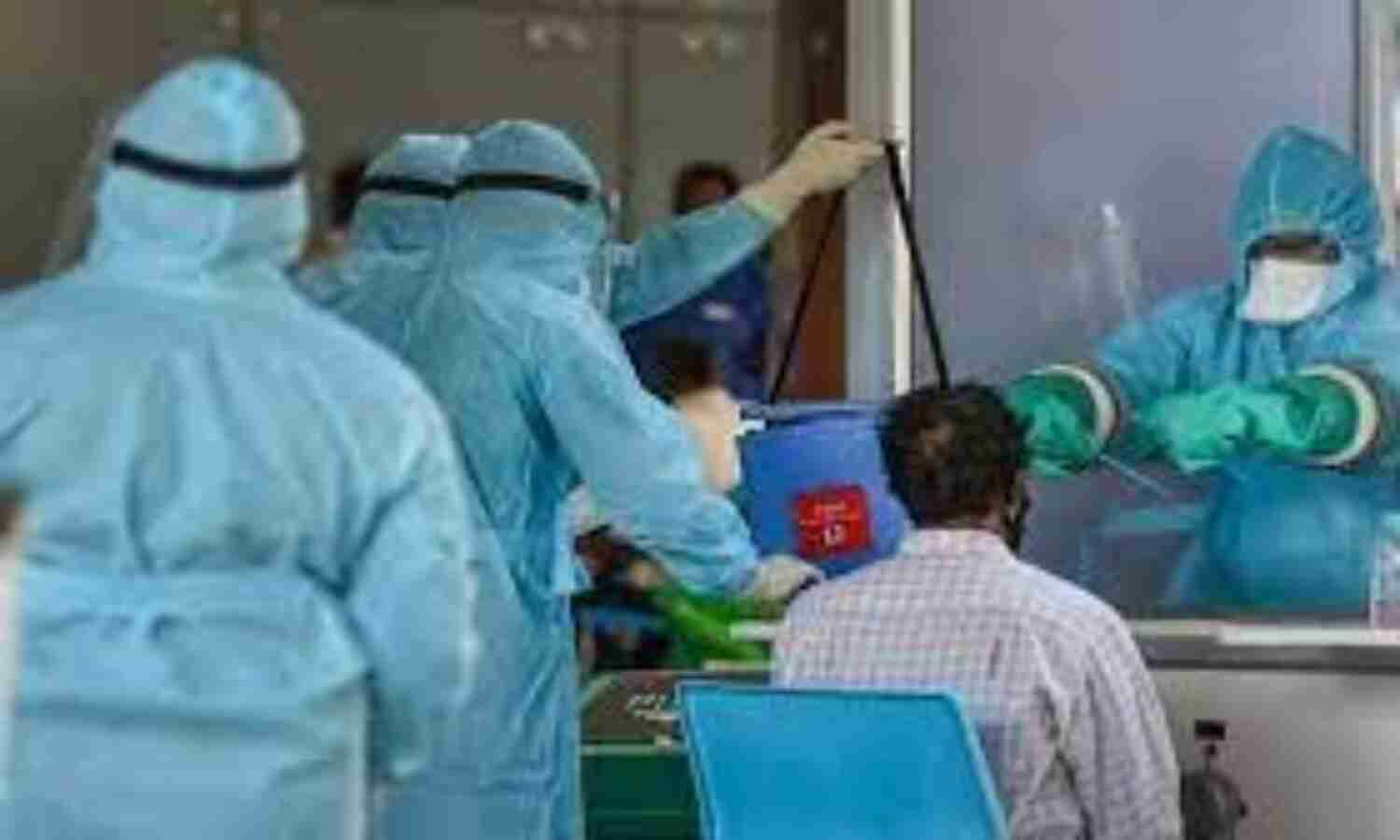 देश में कोरोना संकमण फिर पकड़ने लगा गति, 24 घंटों में 17 हजार से अधिक नए मरीज मिले