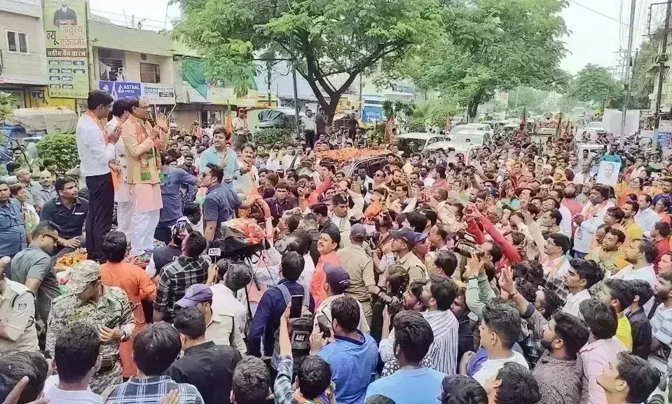 मप्र में थम गया पहले चरण का चुनाव प्रचार,  आखिरी दिन शिवराज ने इंदौर, सिंधिया ने ग्वालियर में किया रोड शो