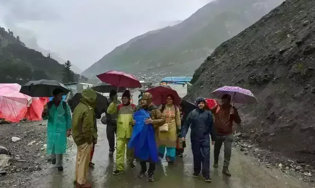 पहलगाम में मौसम हुआ खराब, रुकी अमरनाथ यात्रा