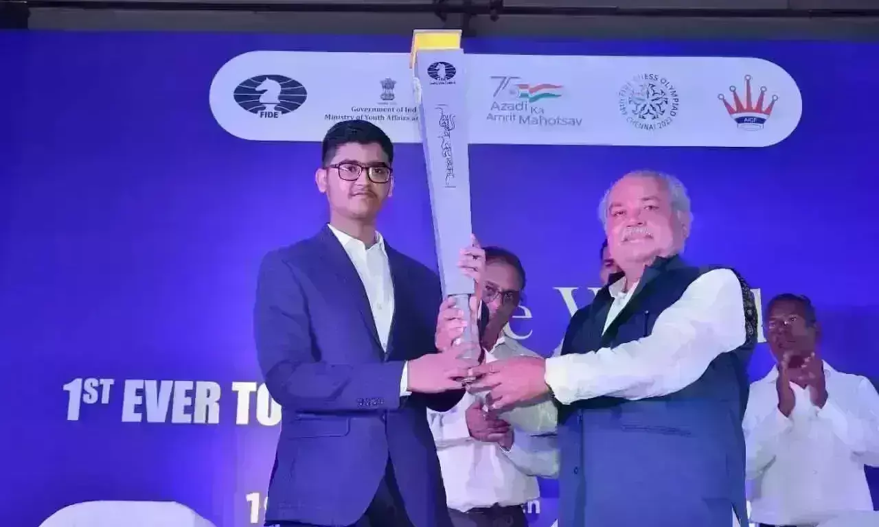 ग्वालियर पहुंची 44वीं चेस ओलिंपियाड मशाल, केंद्रीय मंत्री तोमर ने की अगवानी