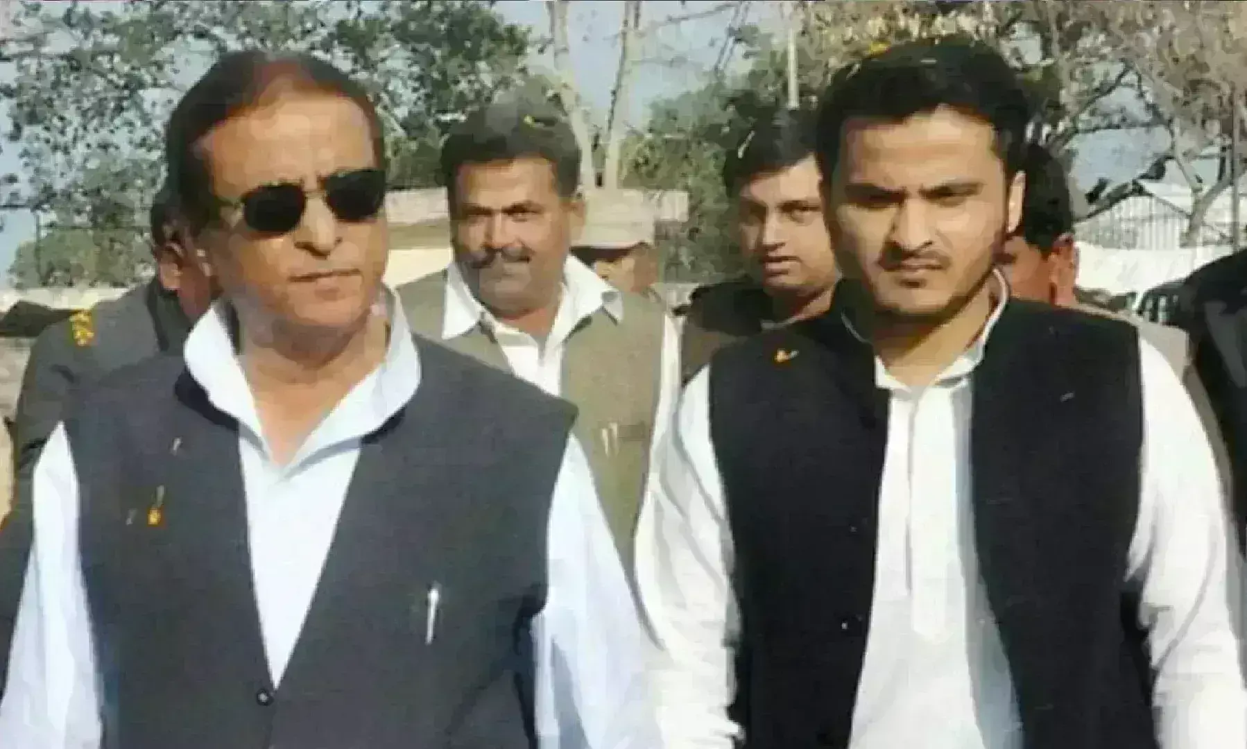 ईडी के सामने पेश हुए आजम खान के बेटे अब्दुल्ला, मनी लॉन्ड्रिंग केस में हुई पूछताछ ईडी के सामने पेश हुए आजम खान के बेटे अब्दुल्ला, मनी लॉन्ड्रिंग केस में हुई पूछताछ