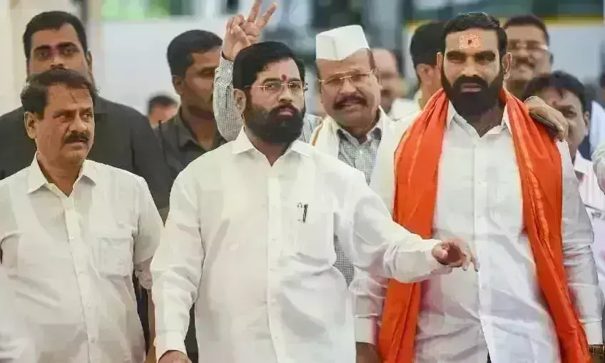 विधानसभा के बाद निकायों में भी टूटी शिवसेना, एकनाथ शिंदे को पार्षदों का भी मिला समर्थन विधानसभा के बाद निकायों में भी टूटी शिवसेना, एकनाथ शिंदे को पार्षदों का भी मिला समर्थन