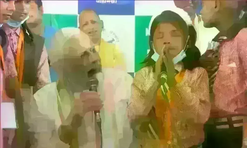 प्रधानमंत्री ने बच्चों से किया संवाद, अभिभावक की तरह सुनी कविता