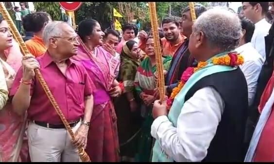 ग्वालियर में भगवान बलराम, श्रीकृष्ण और बहन सुभद्रा बैठकर निकले रथ में