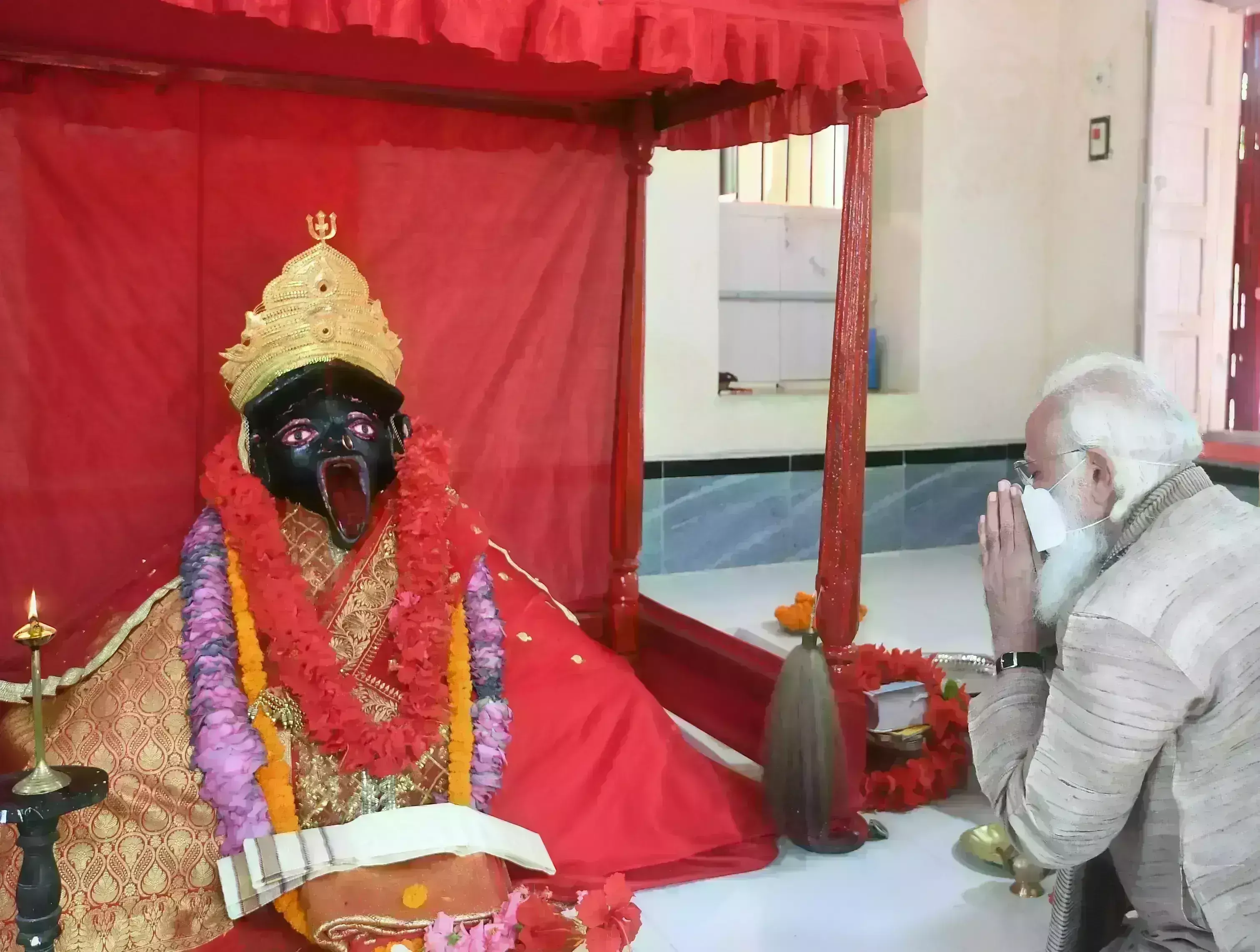 मां काली पोस्टर विवाद पर प्रधानमंत्री मोदी ने कहा - मां काली का देश पर आशीर्वाद