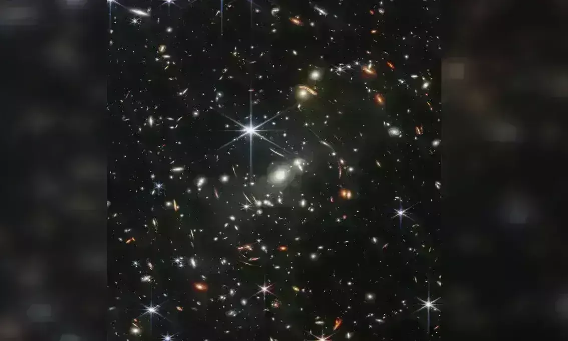 नासा का कमाल, दुनिया को दिखाई ब्रह्मांड की पहली रंगीन तस्वीर, दिखा अद्भुत नजारा