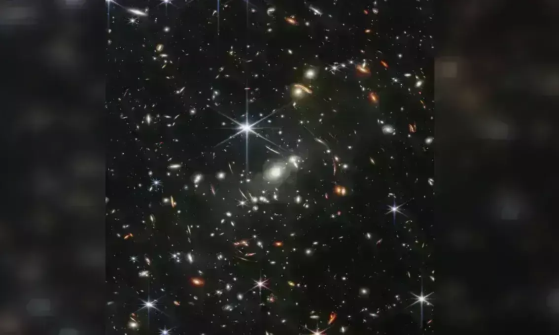 नासा का कमाल, दुनिया को दिखाई ब्रह्मांड की पहली रंगीन तस्वीर, दिखा अद्भुत नजारा