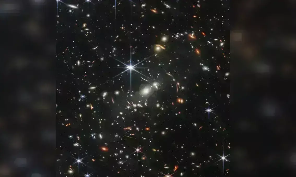 नासा का कमाल, दुनिया को दिखाई ब्रह्मांड की पहली रंगीन तस्वीर, दिखा अद्भुत नजारा