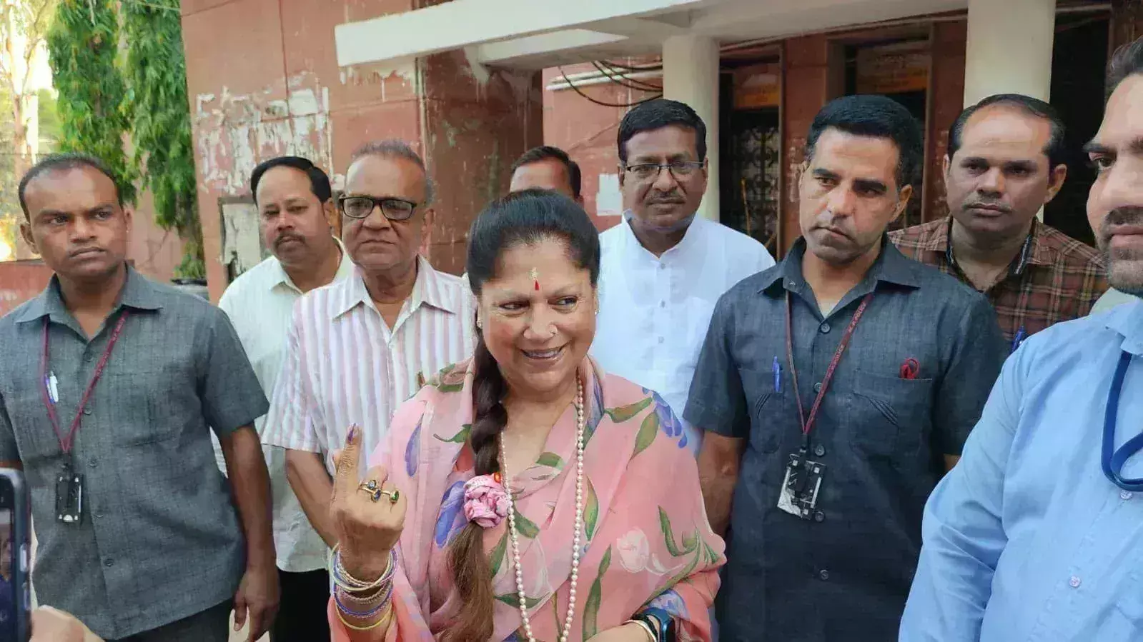 नगर सरकार के लिए दूसरे चरण का मतदान संपन्न , 72 फीसदी लोगों ने डाले वोट नगर सरकार के लिए दूसरे चरण का मतदान संपन्न , 72 फीसदी लोगों ने डाले वोट