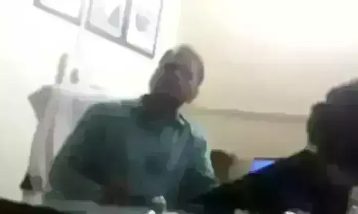 एडीएम ने लोकतंत्र को लेकर दिया विवादित बयान, कहा- हमने वोट देकर भ्रष्ट नेता पैदा किए