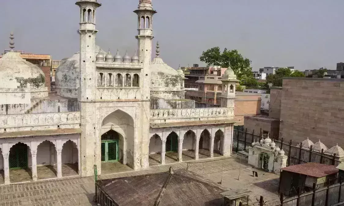 ज्ञानवापी केस में हिन्दू पक्ष ने रखी दलील, कहा - औरंगजेब ने मंदिर को ध्वस्त करने का आदेश तो दिया लेकिन...