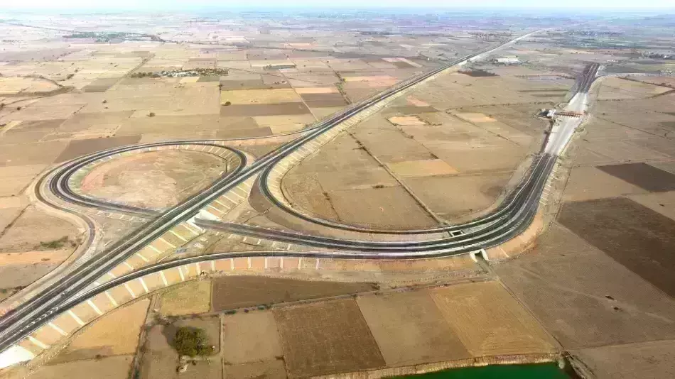 296 किमी. लंबे 4 लेन बुंदेलखंड एक्सप्रेसवे का प्रधानमंत्री मोदी ने किया उद्घाटन