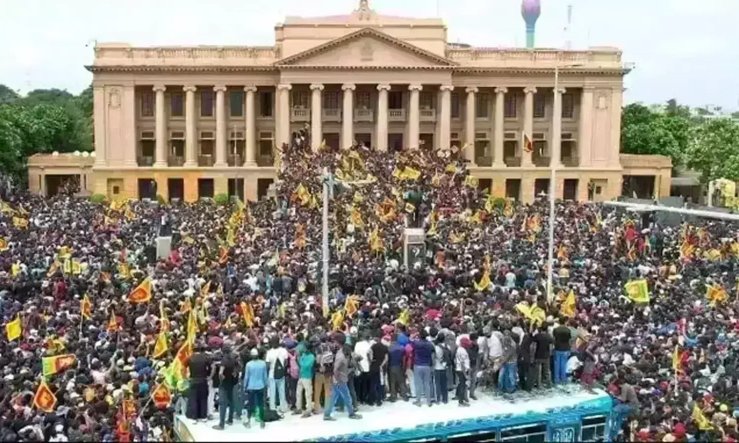 मुफ्तखोरी सत्ता के लिए बेसुरा राग और लोकतंत्र के लिए बन रही अभिशाप