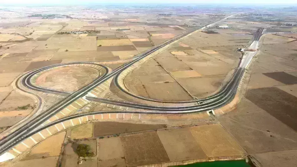 296 किमी. लंबे 4 लेन बुंदेलखंड एक्सप्रेसवे का प्रधानमंत्री मोदी ने किया उद्घाटन