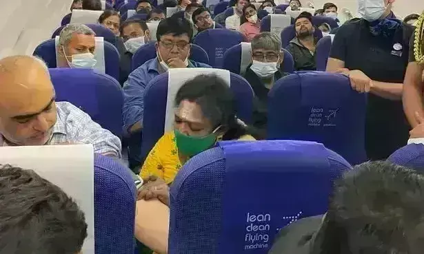 तेलांगना की राज्यपाल ने बीच हवा में निभाई डॉक्टर की भूमिका, यात्री की बचाई जान