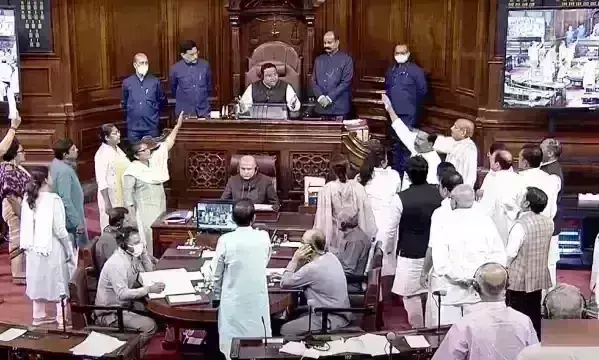 विपक्ष के 19 सांसदों को हंगामा करना पड़ा भारी, राज्य सभा से सप्ताह भर के लिए निलंबित