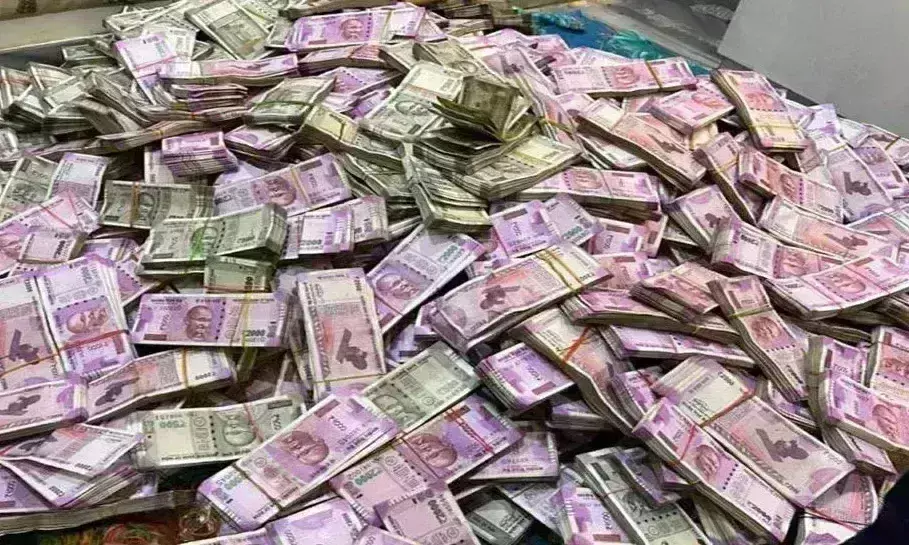 अर्पिता के दूसरे घर से मिले 28 करोड़ नकद, सोने-चांदी के जेवर, कबूला- पार्थ का है काला धन अर्पिता के दूसरे घर से मिले 28 करोड़ नकद, सोने-चांदी के जेवर, कबूला- पार्थ का है काला धन