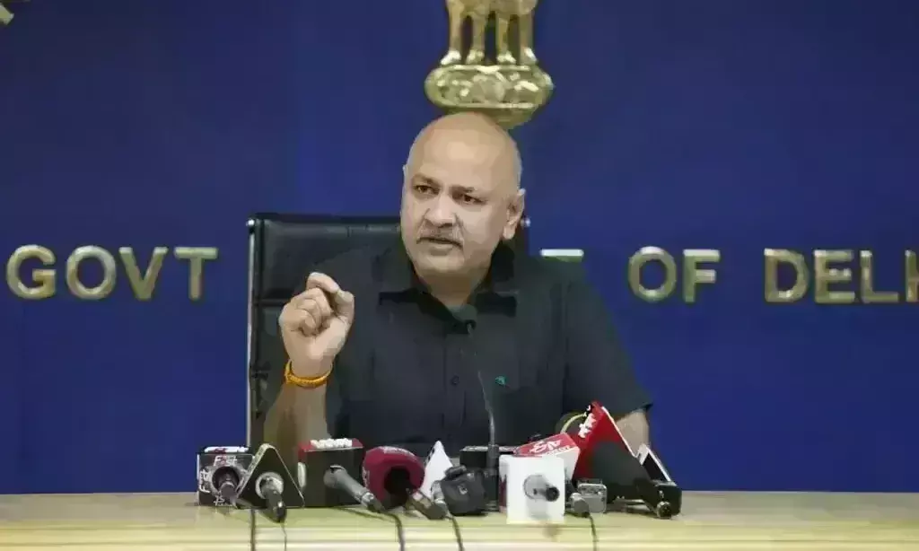 आरोपों के बाद बैकफुट पर आई दिल्ली सरकार, लागू की पुरानी आबकारी नीति आरोपों के बाद बैकफुट पर आई दिल्ली सरकार, लागू की पुरानी आबकारी नीति