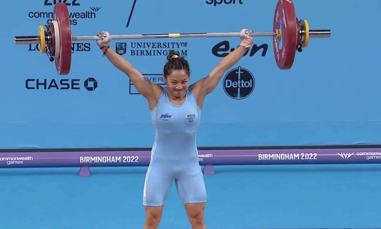 कॉमवेल्थ गेम्स : वेटलिफ्टर मीराबाई चानू ने भारत को दिलाया पहला गोल्ड, 49 किग्रा भार में जीता पदक