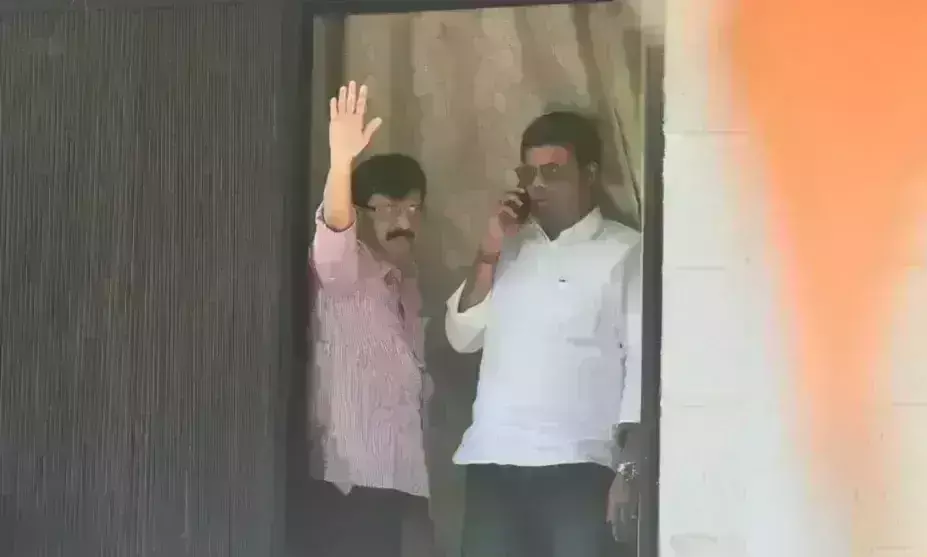 शिवसेना सांसद संजय राउत के घर ईडी का छापा, इस.. घोटाले से जुड़ा है नाम शिवसेना सांसद संजय राउत के घर ईडी का छापा, इस.. घोटाले से जुड़ा है नाम